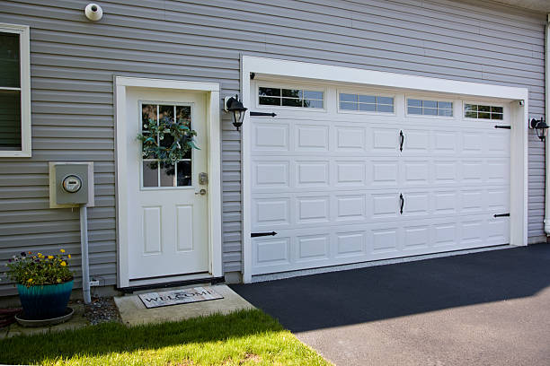 24/7 Emergency Garage Door Panel Replacement experts in Elkhart County County, IN